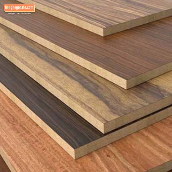 Ưu và nhược điểm của gỗ nhân tạo dùng làm bàn ghế cà phê gỗ